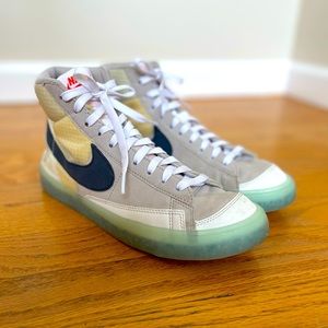 NIKE BLAZERS